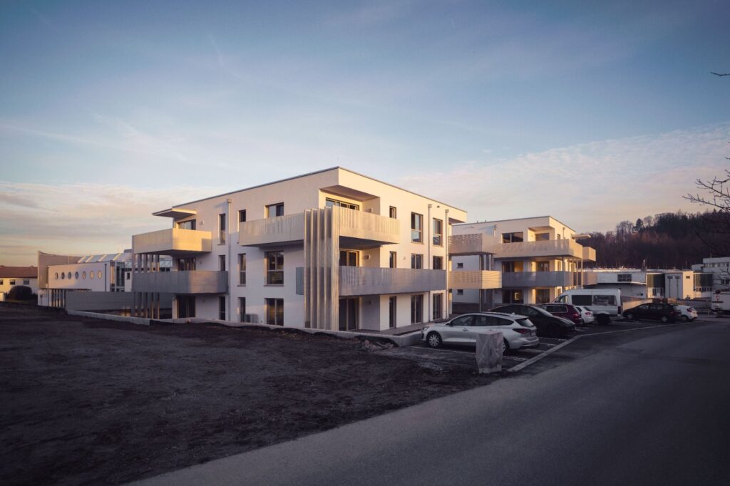 Exklusive Sternenvillen in Gaspoltshofen mit großformatigen Kunststoff-Aluminium-Fenstern und modernen Hebe-Schiebetüren von RevoluX.